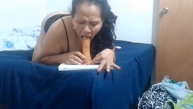 Milf Masturbates Her Pussy With Her Big Toy Until She Reaches A Rich And Delicious Orgasm