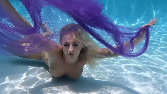 Underwater Masturbation - Elana Bunnz