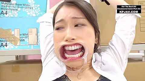 Hot Babe Deepthroat At The Office