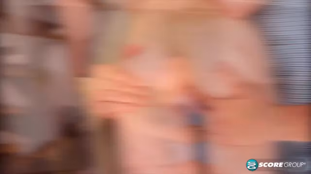 Nude Model Elsa Jean Gets Her Pussy Painted with Cum