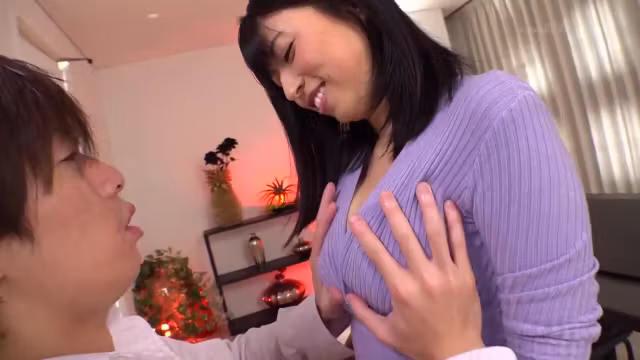 B2G0403-A perverted mature woman straddling a huge cock that erects a young man as a slut
