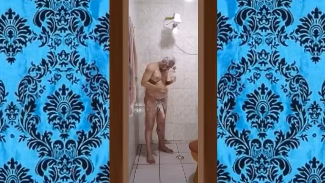 O Meu Banho Gostoso Com o Pau Duro 001
