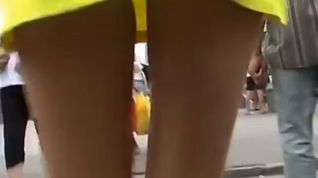 Surprise in sweet girl's upskirt