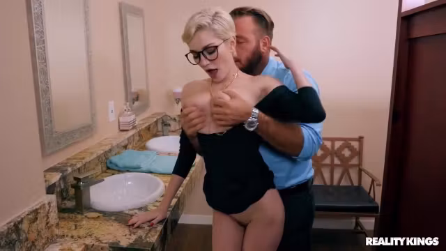 Dinner And A Show Chad White, Skye Blue - Toilet Sex In The Restaurant