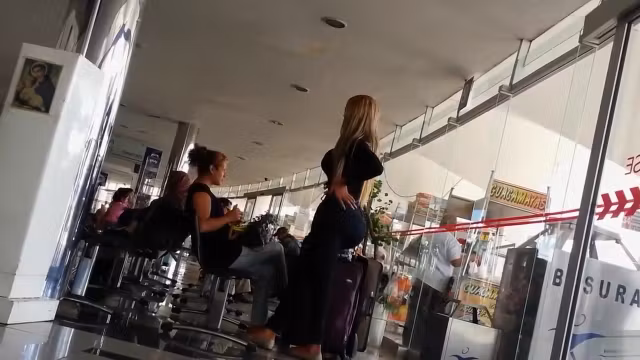Bootylicious bombshell wears really tight jeans