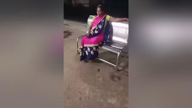 Train Toilet Vali Bhabhi Desi Bhabhi Ko Desi Ladke Ne Zam Kar Choda