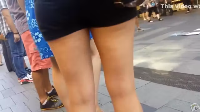 Secretly filming chick's hot legs