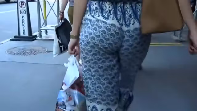 Loose pants tucked in ass crack
