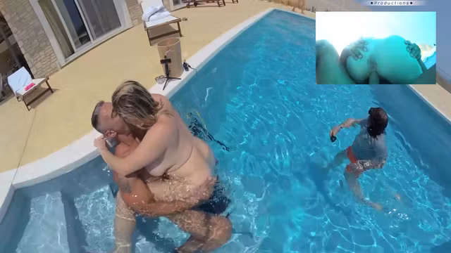 Amuse De Bauche And Mugur In Holiday Fuck I
