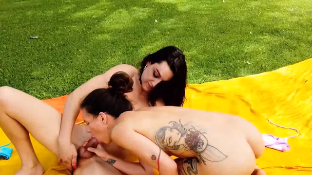 TRANSEROTICA TS Bambi Bliss Fucks Adorable Babe Ciren Verde