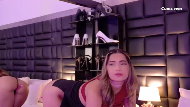 Teasing Babe with Nice Boobs Plays Her Wet Pussy