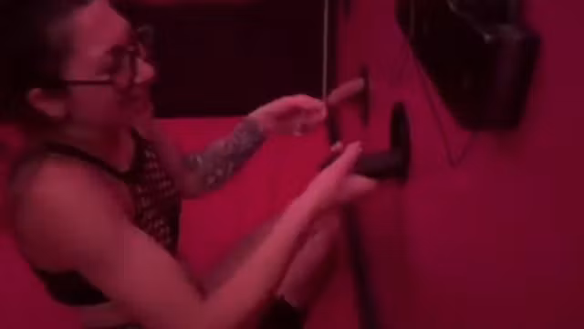 un bukkake au gloryhole