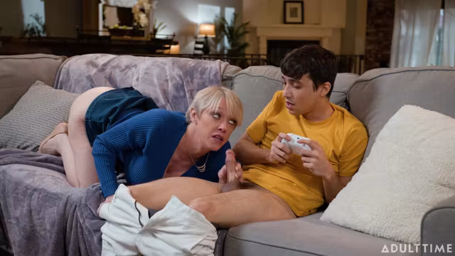 Dee Williams In Sucks Stepsons Cock While Hes Gaming