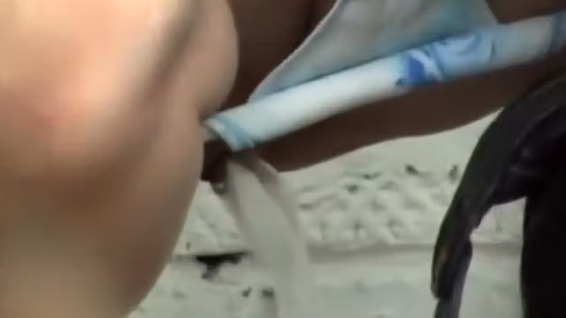 Shaved pussy pissed and got spied