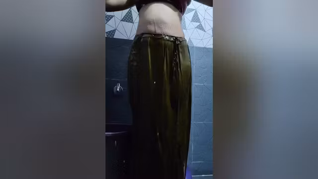 Tamil Desi Beautiful Taking Bath New Viral Video