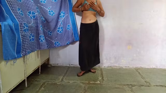 Chudak Stepsister Opened A Black Saree And Pressed Her Big Boobs In The Bra And Was Yearning For Sex, Today The Stepsister Will Have To Be