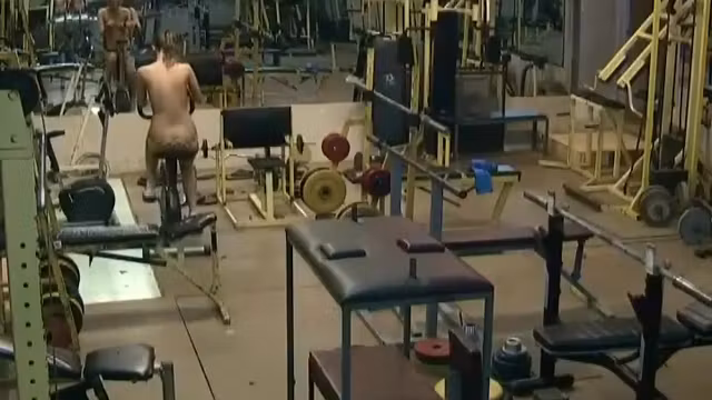 Naked lady spied exercising in a gym