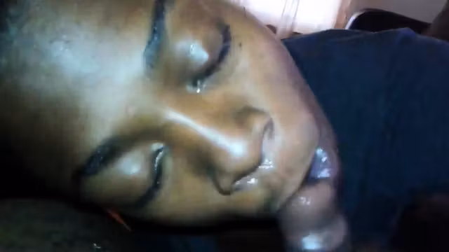 Facial & bust a fat nut on her lips & she sucks the rest out