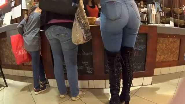 Nice ass in baggy pants