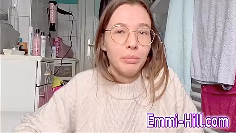 Teen 18+ Blowjob And Squirting Large Labia Pussy