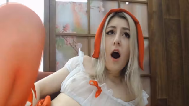 Sexy Blonde Chick Playing Her Pussy With Toy