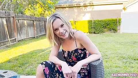 Hot Stepmommy Lindsey Lakes Seduced By He