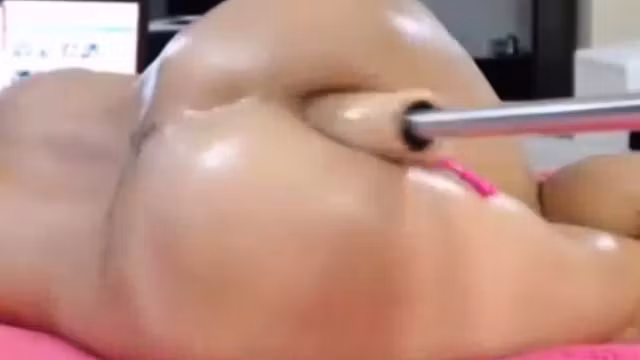 Fucking machine fucks tight asshole on Kakaducams