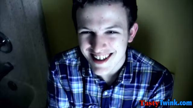 Trace Van De Kamp Toby Franks in Trace Van De Kamp mouth fucks lusty twink Toby Franks - TastyTwink