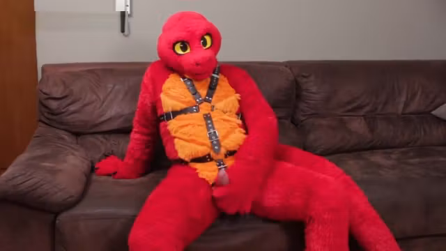 Red Lizard playing with himself on his new fursuit. Pawing Murrsuit Cum