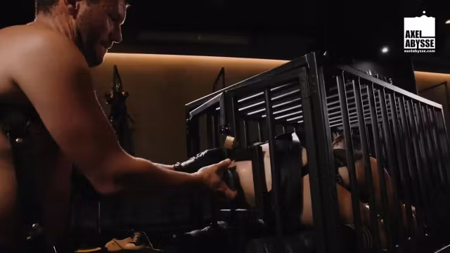 BighandsFF Takes Full Advantage Of Axel Abysses Caged Hole