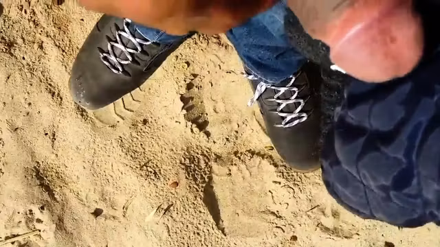 Str8 men jerking in beach for a slut