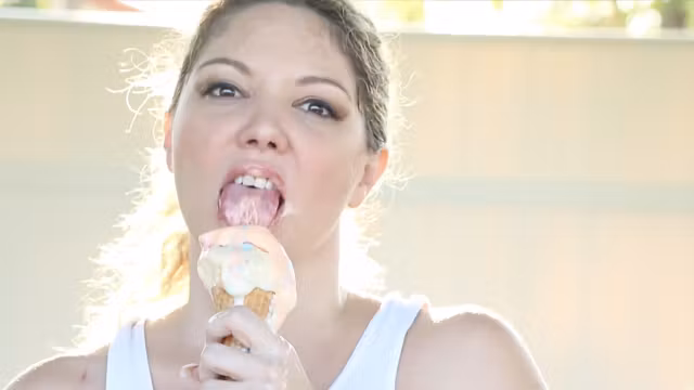 Kiki Daire : Kiki Daire has a sexy, messy time with some ice cream