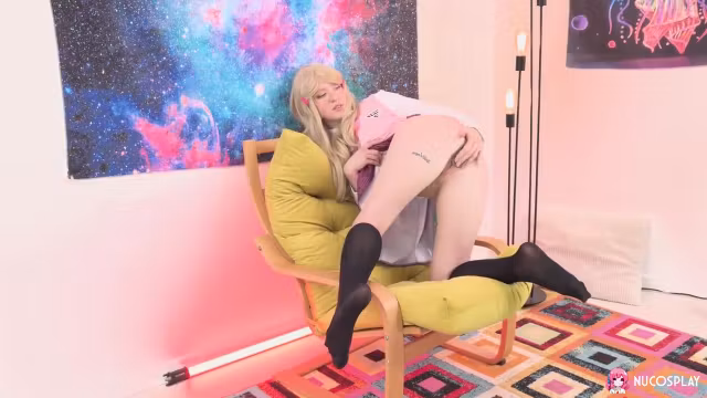 Blonde Is Playing With Glass Dildo - Crystal White And Jordan Pryce