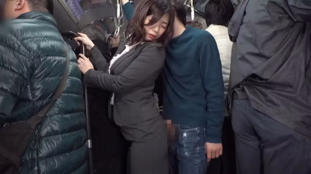 B2K2903-Office Lady Mature Step mother Accepting On A Crowded Bus