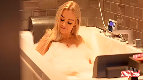 Nathalie Et Luth, Sublimes Blondes, Savourent Le Sexe Lesbien