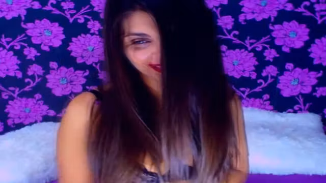 Sweet Babe With Her Lingerie Masturbation On Cam