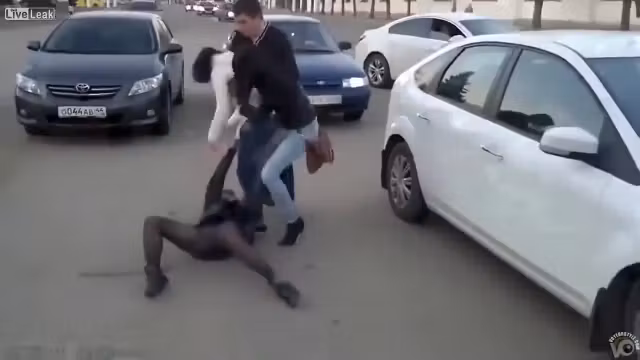 Russian chicks getting into a crazy fight