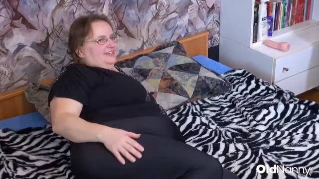 British Mature Lacey Starr Sensual Massage With Latin Beauty