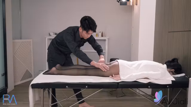 Chinese Milf Xianerai Gets A Relaxing Massage In Pantyhose - Xian Erai
