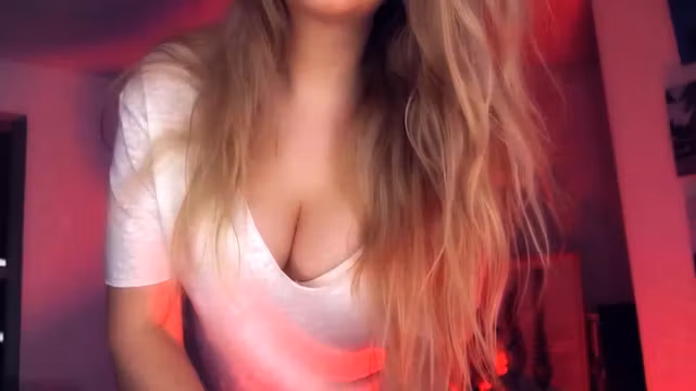 Webcam blonde babe fucks and sucks her boyfriend off