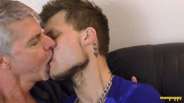 Hot Gay Kissing 43 - Jake Skittles, Richard Lennox
