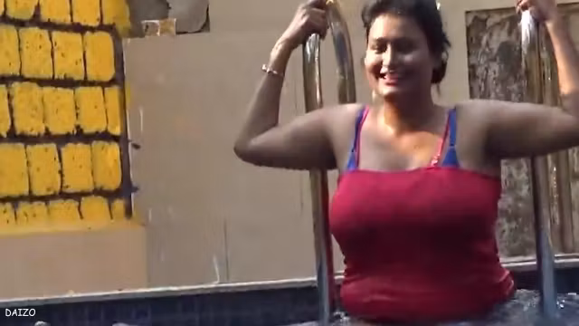 Swimming Pool Me Mooti Gand Ko Chod Diya