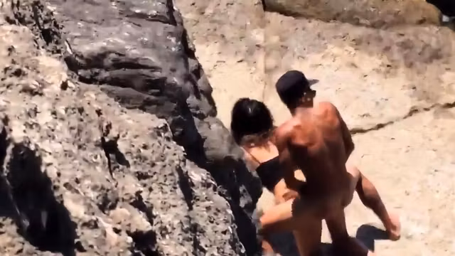 Scopata a pecora fra gli scogli