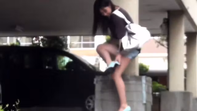Japanese ho pisses pants