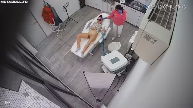 Sexy shaved pussy (Dec 2023)