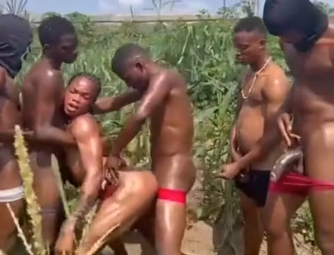 Bee F And Anal Fingering In 5 Young Guys Vs A Naughty Strong Twink Guy At The Cornfield