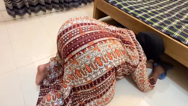 Egypt Beautiful Big Ass & Tight Pussy Hot Stepmom Stuck Under Bed Then She Want Rough Anal From Me