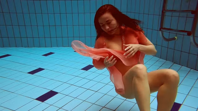 Hot Deniska underwater naked teen
