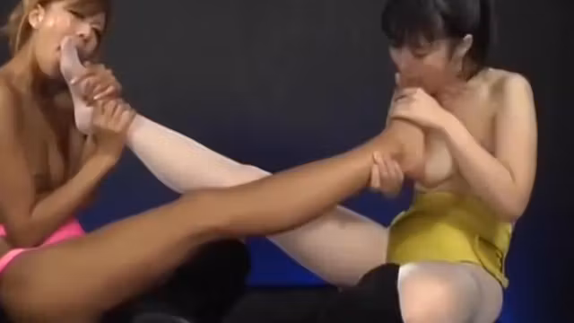 Passionate Japanese Lesbian Foot Worship