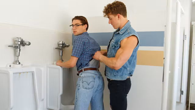 Nerd's Plump Ass - BullyHim